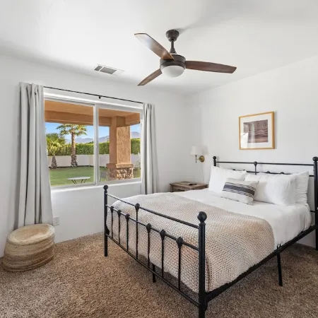 Luxurious 5BR Vacation Rental Indio, Pool Spa 1+ Acre Oasis, Walk to Festivals