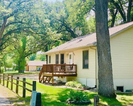 Walking distance to historic Arnold’s Park and West Lake Okoboji 阿諾茲帕克酒店