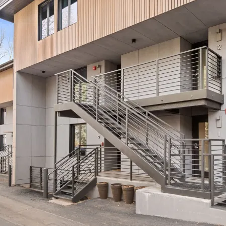 Large, Luxurious Riverfront Townhouse
