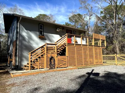 Cozy coastal oasis w/ wooded views and wrap around deck. Close to Dauphin Island