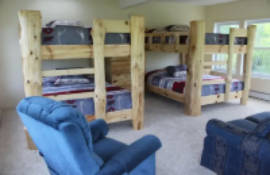 Custom Craftsman home. 20 Miles from Downtown Duluth. Hotels in Lakeside