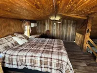 Peaceful cabin with spectacular river and scenic views. Hotels in Brown County