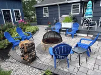 Midcentury Modern 2 Bedroom Village Oasis Hotels near Eartha Globe