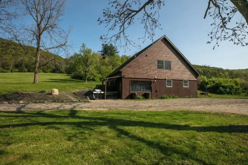 Creekside Cabin - Watkins Glen, Corning, Finger Lakes with Hot Tub