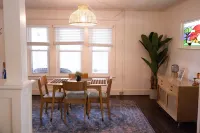 2-bedroom vacation home just 17 minutes drive to Ford Field