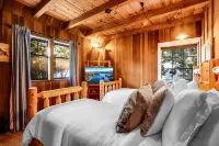 Secluded Luxury Chalet - Bespoke Finishes, Hot Tub, Decks, Firepits, and Grill