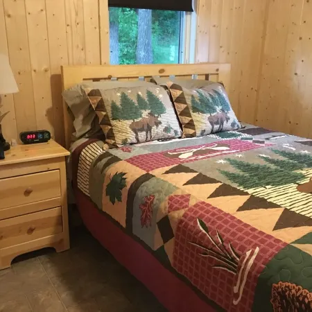 Cozy Up North cabin on beautiful Lake Waukenabo