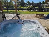 Top-Rated! Hot Tub, Kayaks, Fishing, Boat Dock! Granbury Paddle and Play Escape!