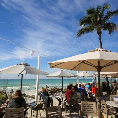 BEST LOCATION! NORTH END OF ANNA MARIA, FL STEPS TO BEACH & DINING -  LOWER UNIT