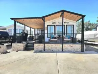Cozy 2 bedroom Park Model Home in Popular Lake Havasu City near London Bridge