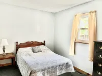 Quaint 2 bedroom apartment. 5 minute walk to down town Close to local bike trail