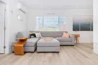 Cheerful 2 Bedroom Steps to the Sand - WiFi