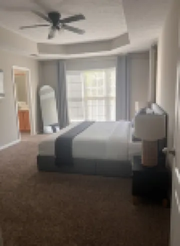 Cozy Home~HotTub~120" LaserTV