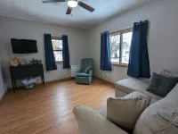 Cozy Oak Street Cottage Hotels in Fillmore County