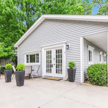 Little Bell's Bungalow / Walkable to Saugatuck and Douglas / Updated