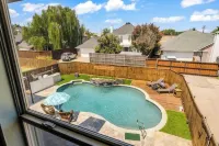 DFW  Lux Resort  Golf Sleeps 20+ PingPong PS5