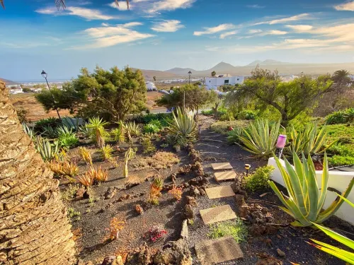 Spectacular rental home - Ocean and mountain view. Heated pool. Sleeps 6