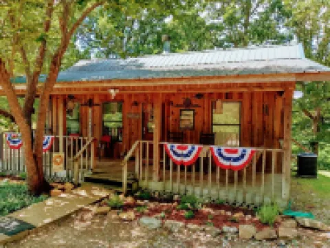 Stunning  Cabin. On a Mountain Ridge! Perfect vacation getaway for all ages! Hotels in Izard County