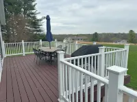 Cozy home with beautiful LAKE VIEW! 톰슨 타운쉽 호텔