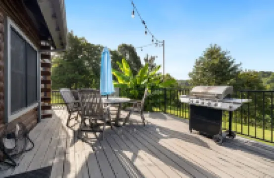 Log Home on Beaver Lake, Big Views, Big Fun!!