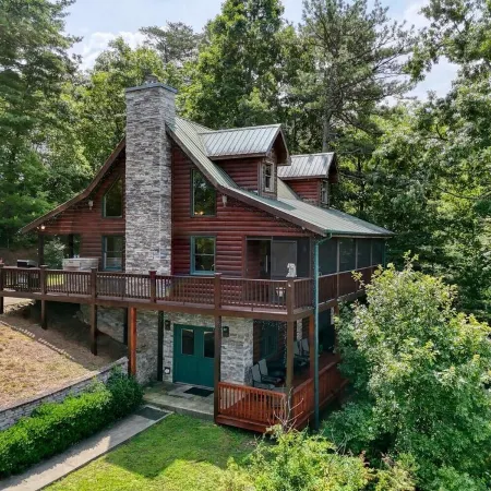 Secluded Mountain-Top Cabin with Stunning Sunset Views, Hot Tub and Fireplace