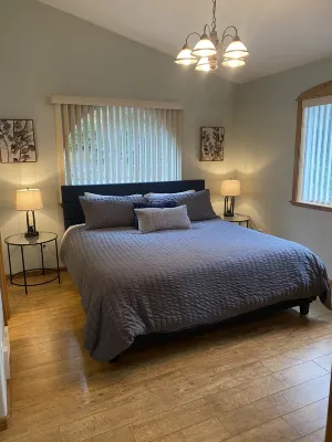 Rogue River Water Front with Hot Tub and Fenced Yard Hotel a Curry County