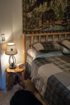 Remote, Cheerful Mountain Cabin in Franklin, NC.