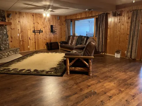 Cozy 3 story Log Cabin with space for the entire family and an amazing view