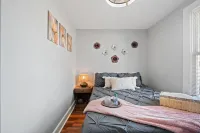 Tiny Blue Beach House Hotels near Buckroe Beach Lighthouse