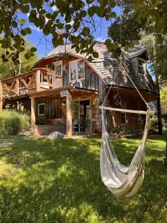 Cozy Black Hills retreat: Nature and adventure await.