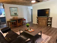 Hideaway lake house! New! So cute! - Pet friendly!