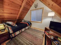 Wits End Retreat @ Mt. Rainier - Hot Tub & WiFi