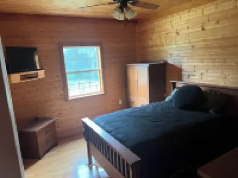 House/Boat house on the river!  Boat lift and boat ramp, sun deck, ice machine