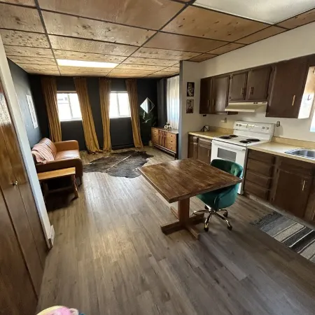 Cozy/private 1 bedroom upstairs apartment downtown Winifred MT!