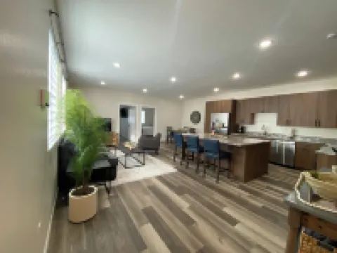 Located in Downtown Evanston, Walking distance to food, shops, and Train Depot. Hoteles en Evanston