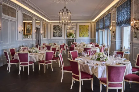 Château Gütsch Отели рядом с достопримечательностью «Franziskanerkirche»