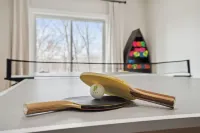 New 5-bedroom house at Apple Canyon Lake. 30 minutes from downtown Galena! 톰슨 타운쉽 호텔