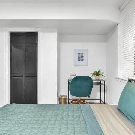 The Smith Victorian 2BR Brownstone Apartment