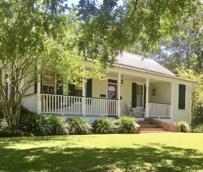 Downtown Ponchatoula Historic Home away from Home