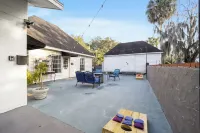 2/1 Historic Carriage House Walking Distance to Downtown