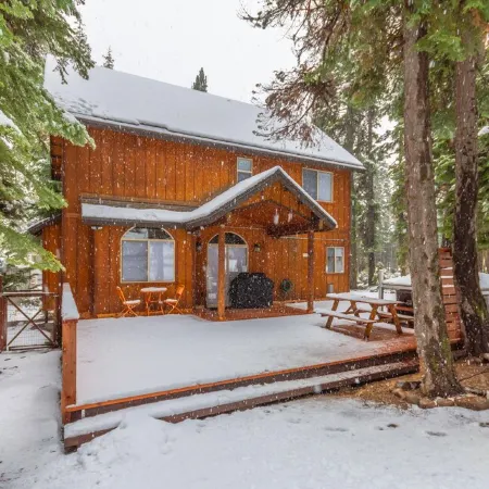 Charming Dog-Friendly Lake Tahoe Cabin – Hot Tub, Pool Table & Walk to Beach