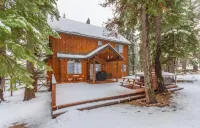 Charming Dog-Friendly Lake Tahoe Cabin – Hot Tub, Pool Table & Walk to Beach - 3-Star