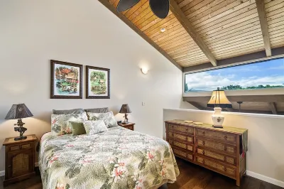 Completely redecorated Aug. 2019 1 block to beach, free wi-fi, parking, and AC Hotel in zona Manini'owali Beach (Kua Bay)