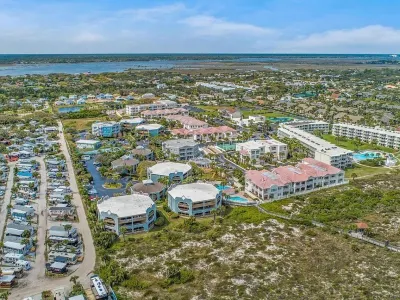 Shell Shack - St. Augustine Beachside Resort Condo