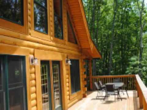 The Blackbear 4 bed log cabin with loft and cathedral ceilings Hotels in Bluestone River