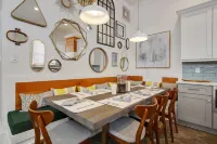 Fabulous Remodel of Historic Bakery with 4 Full Baths - ジャグジー