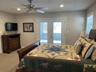 Relaxing Retreat on Lake Catherine in Hot Springs! Private Dock! Golf!