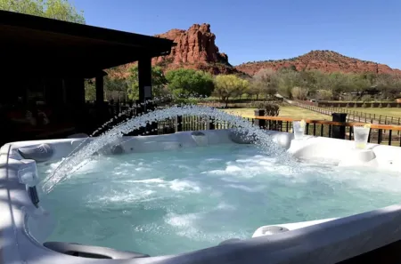 Los Lagos Sedona: 23-Acre Vacation Estate on Oak Creek, Sedona Amazing Amenities Отели рядом с достопримечательностью «Катедрал Рок»