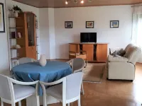 Garden view vacation apartment with garden & terrace on a hillside in Dahner Felsenland