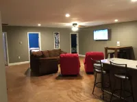 The Mahi Lodge is a quiet secluded 3bedroom 2full bath lodge in Venice LA